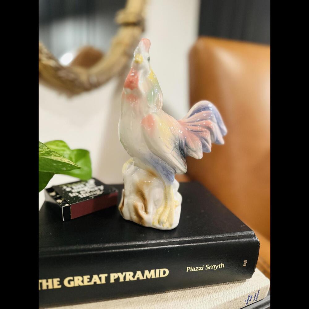 Pretty Rooster Decor - Picture 4 of 8